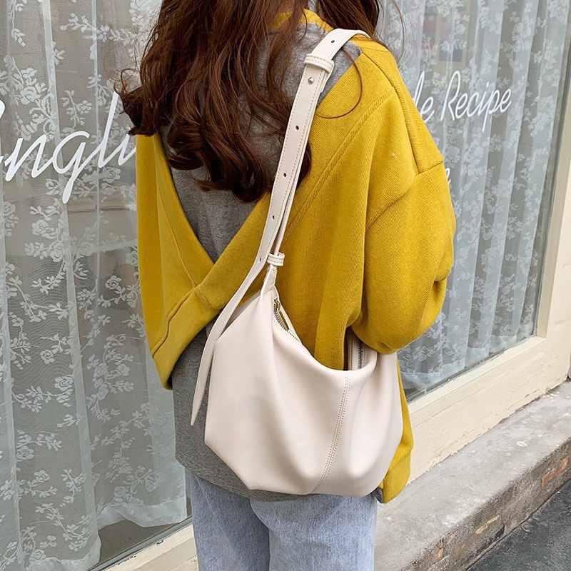 Luxury Bags Affordable - 女性シンプルシャーリング餃子バッグ女性高級デザイナーブラックホワイトショルダーバッグ女性手頃な価格の卸売クロスボディバッグ