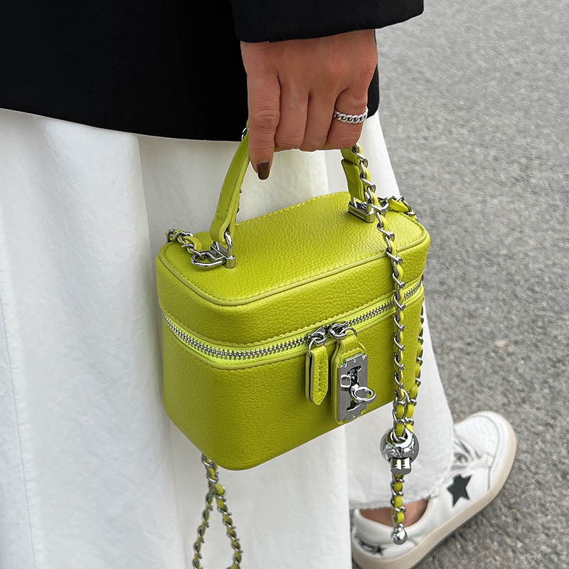 Luxury Bags Jacquemus - 女性スクエアハンドバッグ 2026 夏のファッションチェーンクロスボディバッグテクスチャ PU ショルダーバッグエレガントシックミニ携帯電話バッグ