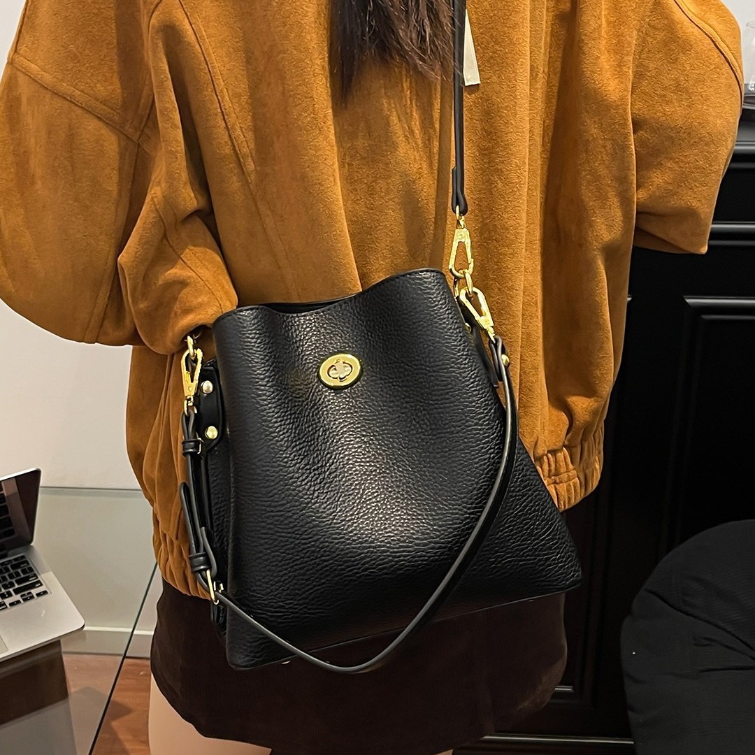 ファッションPUレザー女性用ハンドバッグ 大容量 ファッショ - Luxury Bags 2026 のレビューと価格