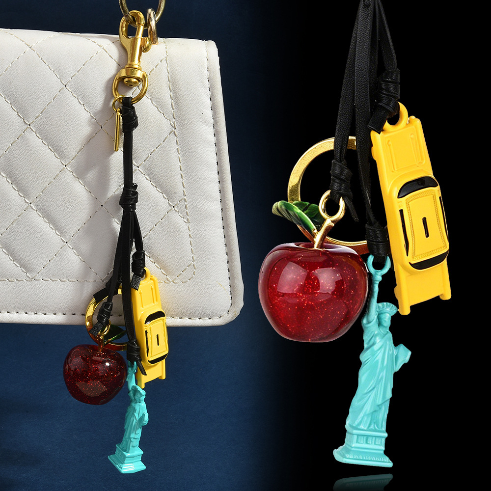 ニューヨークシティテーマのレザーバッグチャーム、プレミアムグ - Luxury Bags New York のレビューと価格