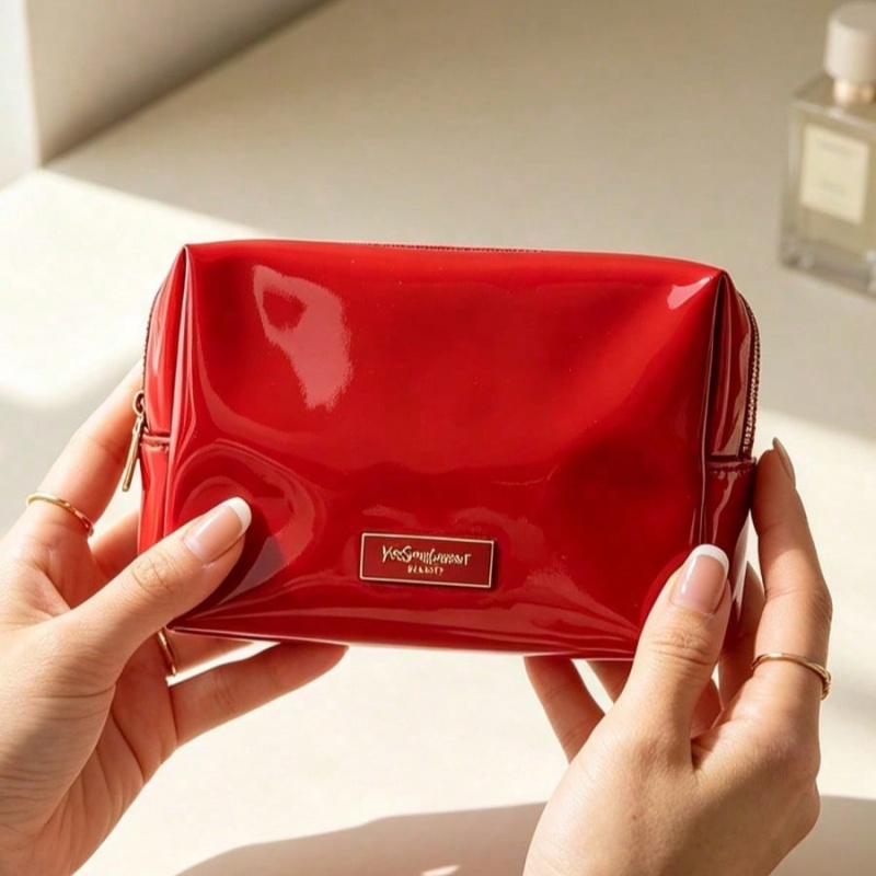 YSL BEAUTE レッドフェイクレザーメイクアップバッグ - Luxury Bags Ysl のレビューと価格