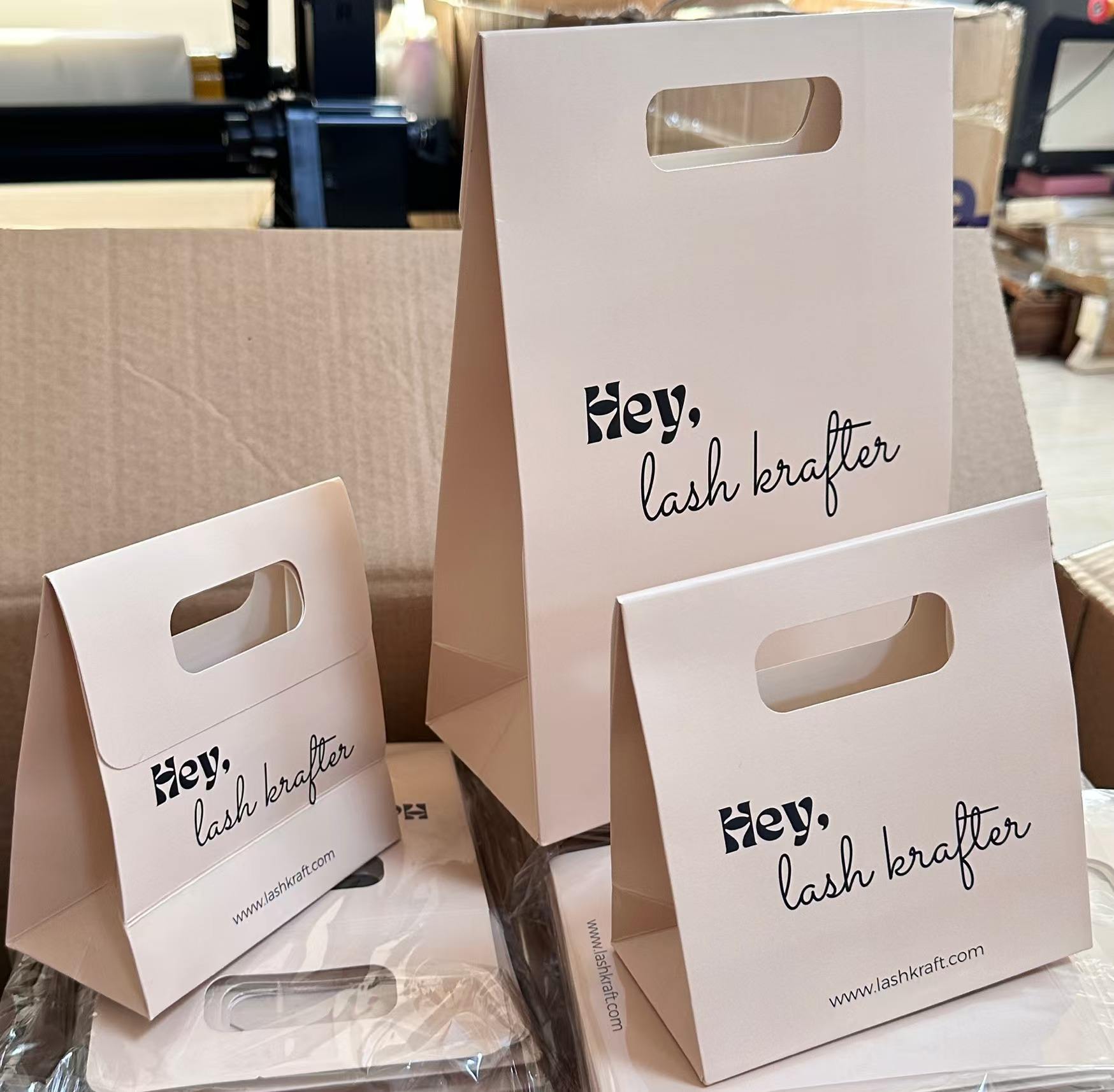 ロゴ入り高級紙袋、卸売カスタムメイド - Luxury Bags Wholesale のレビューと価格