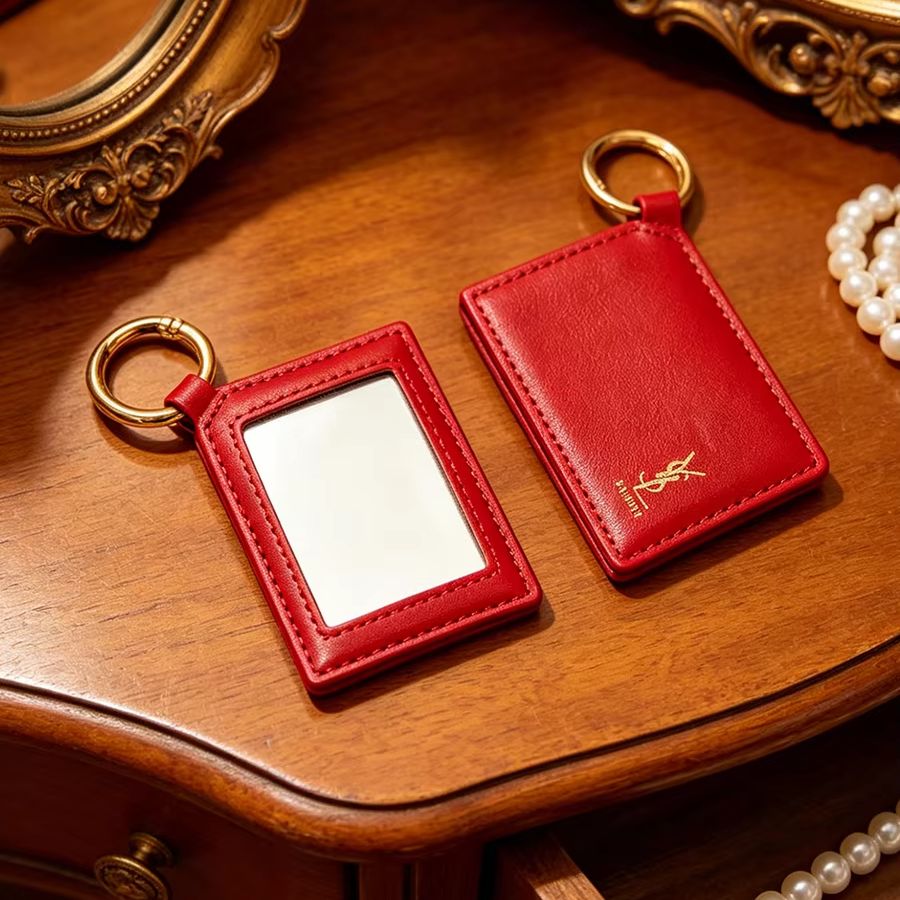YSL レッドレザー スクエアミニポケットタッチアップメイク - Luxury Bags Ysl のレビューと価格