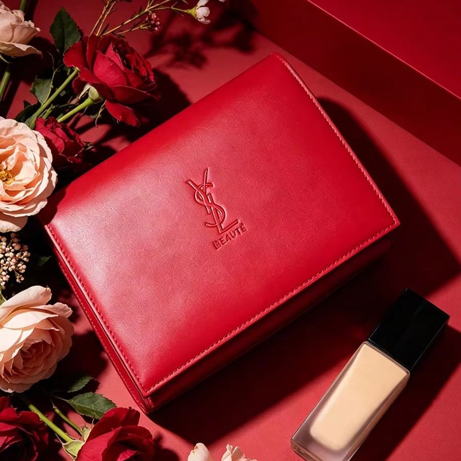 YSL レッドレザー スナップボタン コスメティックバッグ  - Luxury Bags Ysl のレビューと価格